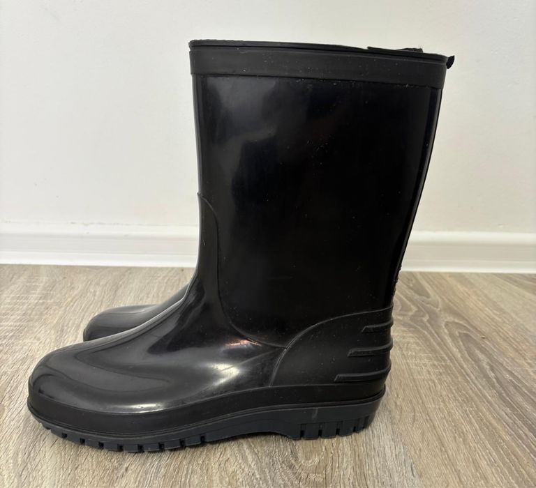 Срочно продам резиновые сапоги