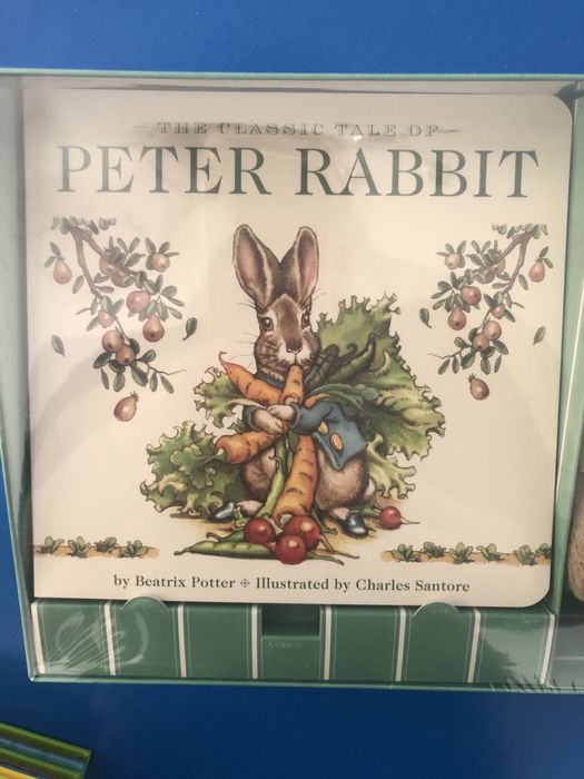 Set carte cartonata cu iepuras din plus peter rabbit