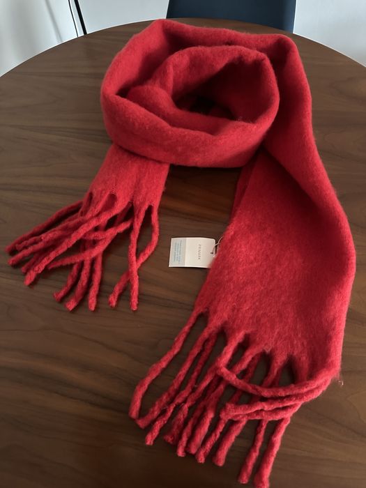 Fular rosu Primark nou cu eticheta