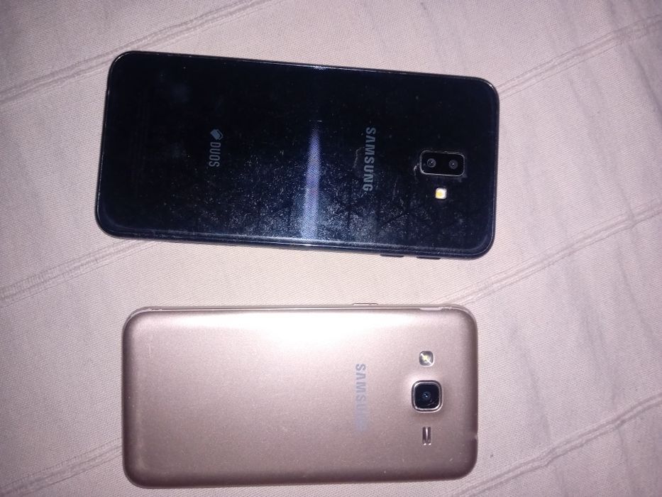 Vând s telefoane pentru piese .