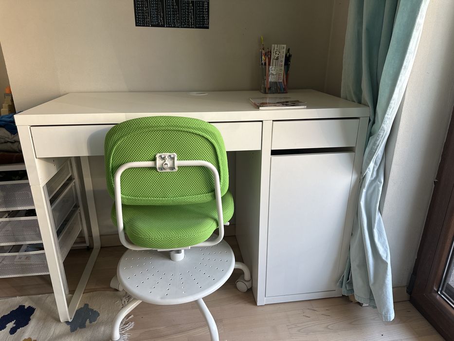 Birou alb Ikea si scaun pentru  copil