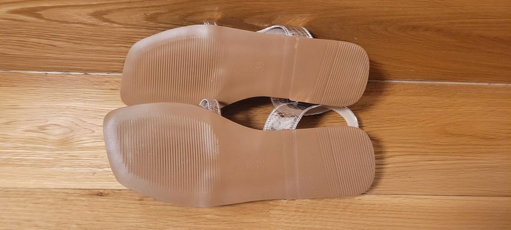 Нови дамски затворени сандали, Capone, р-р 37