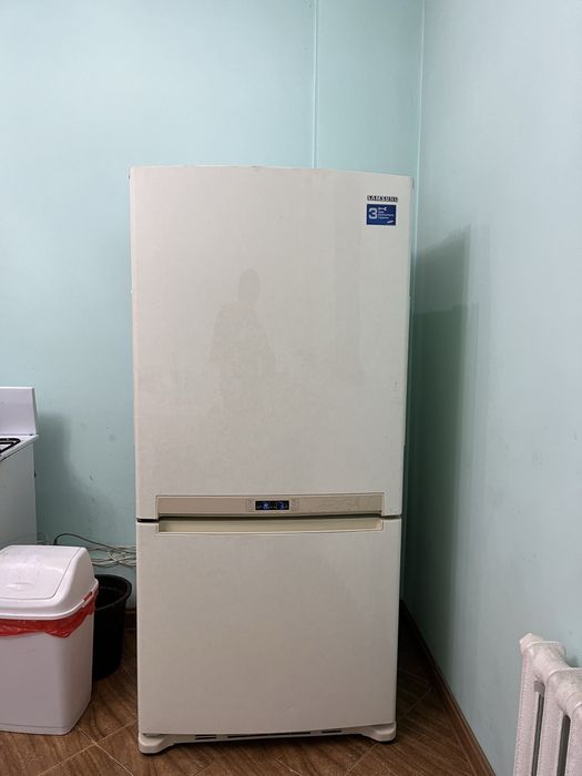 Холодильник Samsung RL62ZBVB1/BWT, большой, надёжный