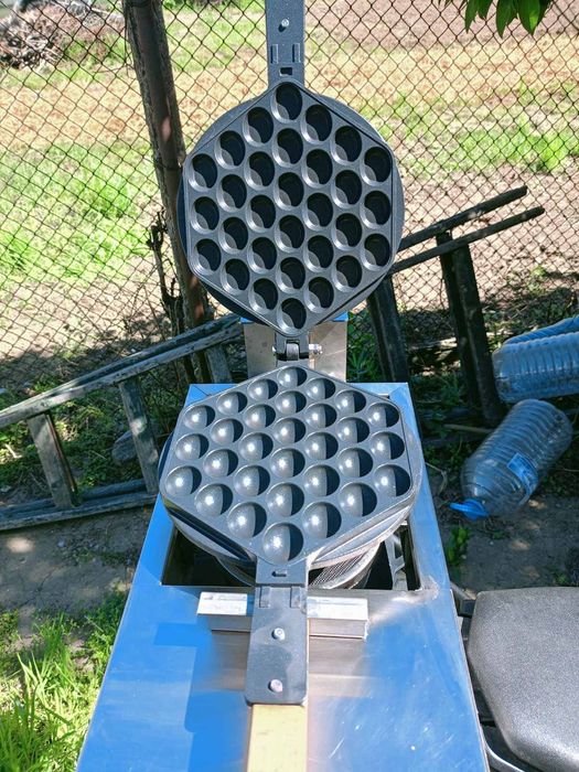 Гофретник за бъбъл/аеро/ гофрети на газ с подаръци към него