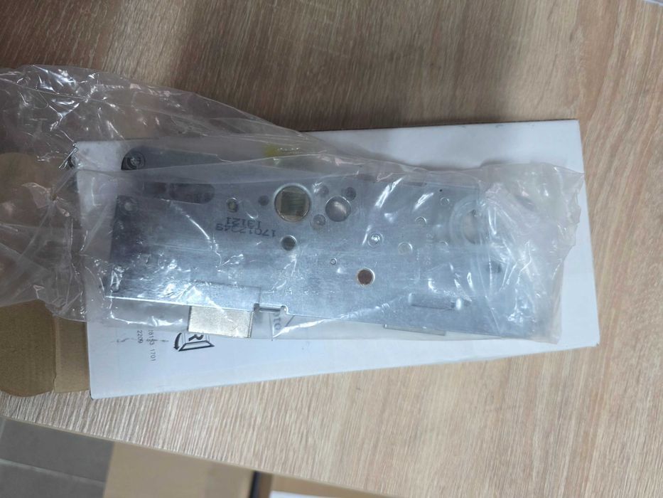 Broasca Încuietoare Roto C500 seria 5592P10, argintie