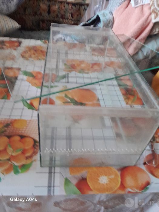 Продаётся клетка для птиц и вивариум.