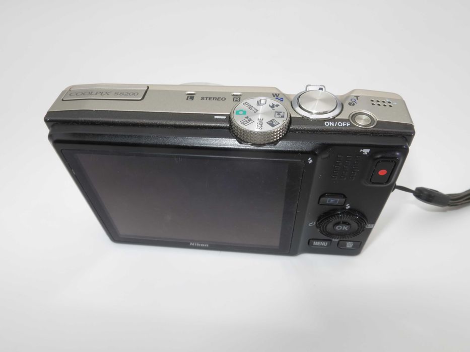 Nikon Coolpix S8200 компактен цифров фотоапарат, дигитална камера 14х оптичен зум, FULL-HD видео, в чудесно състояние, пълен комплект, работи отлично!
