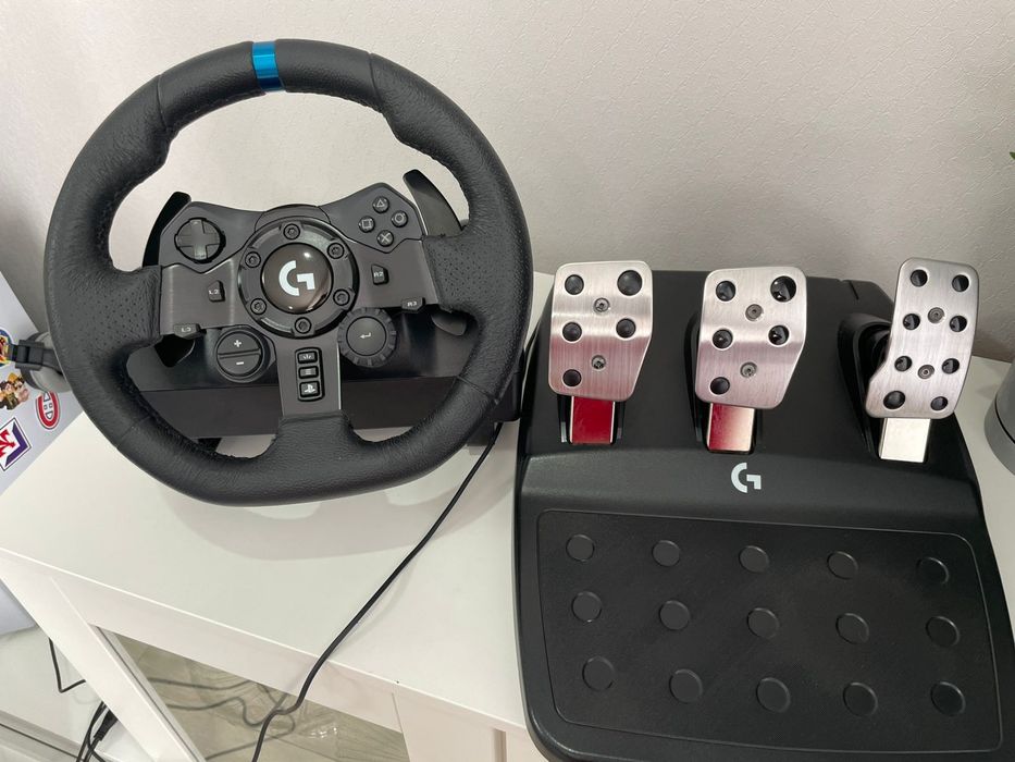 Продам срочно игровой руль Logitech G923