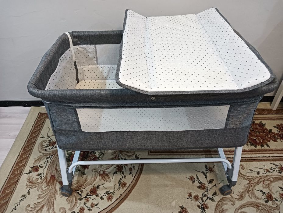 Продается кровать для младенцев