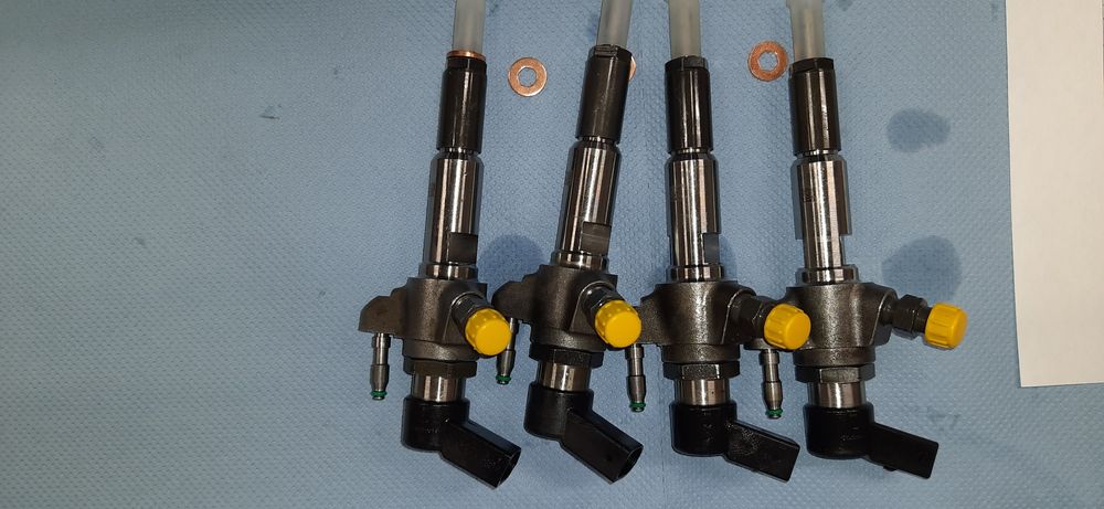Vand injectoare reconditionate ford 1.6 continental