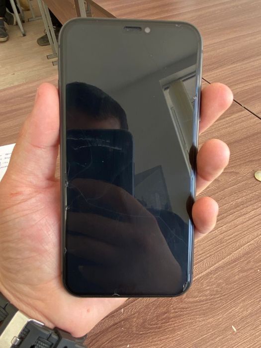 продам Айфон 11