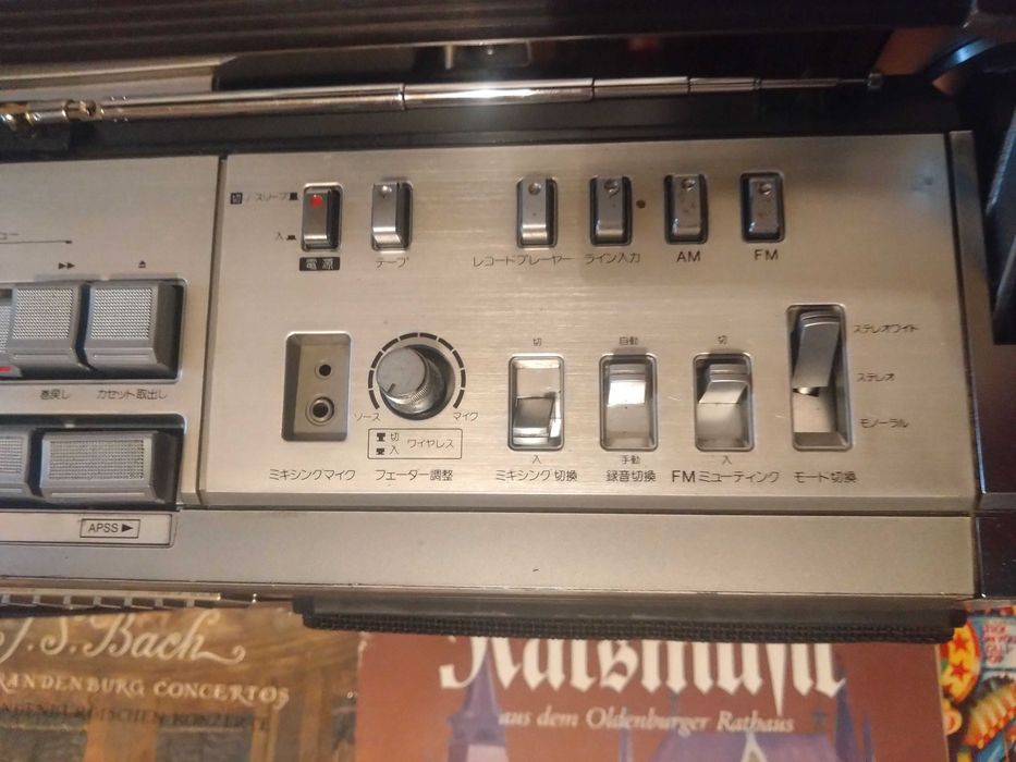 SHARP Gf 508SB la 230V AM/FM radio tape recorder
