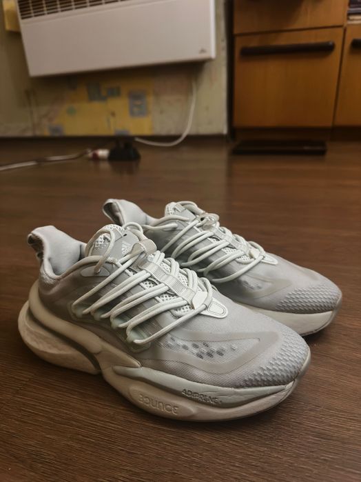 Adidas Alphaboost V1