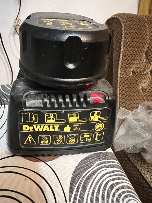 Dewalt бормашина/ винтоверт с две батерии