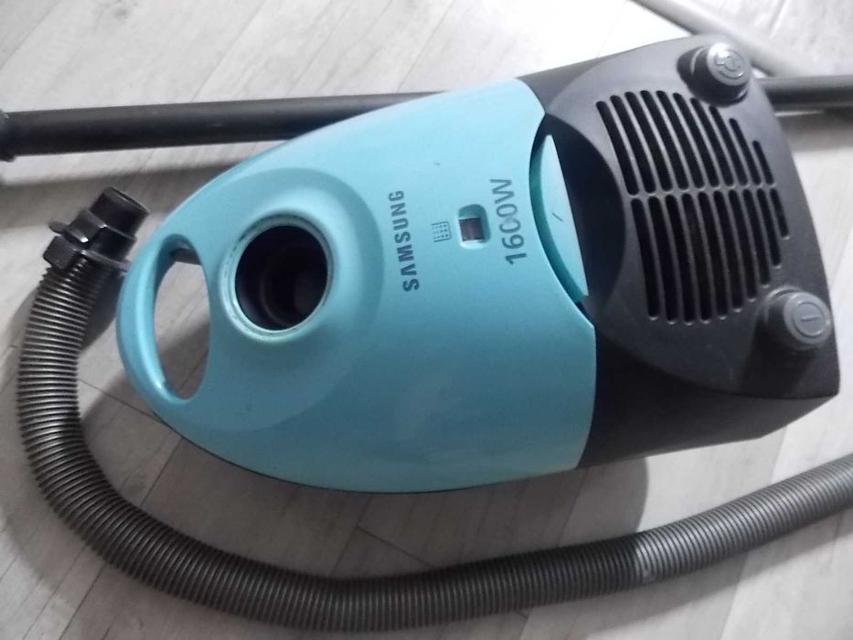 aspirator SAMSUNG 1600w - 180 lei