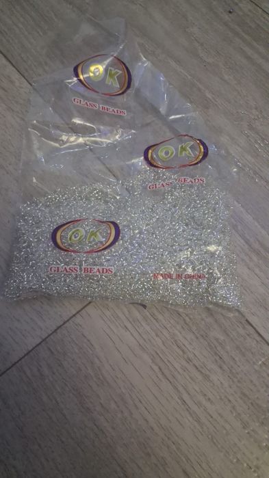 Продаю бисер 1 пачка