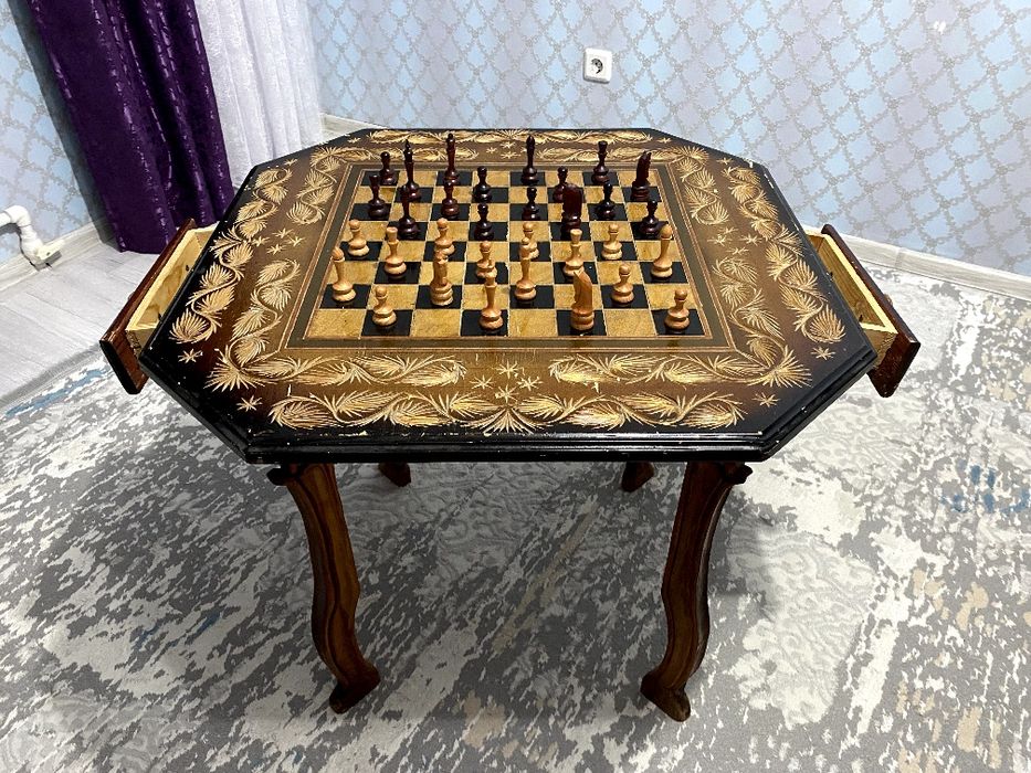 Продам шахматный стол