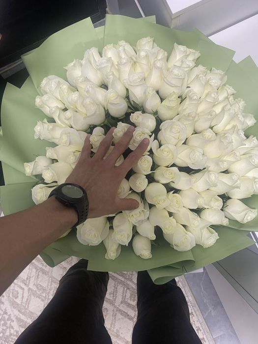 Продам цветый розы белые