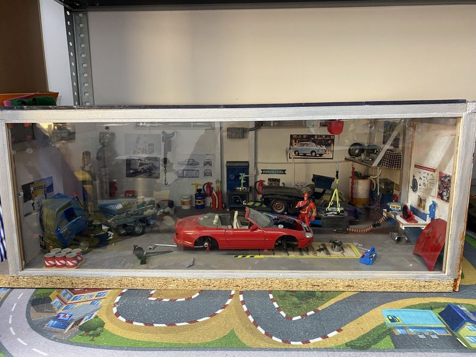 Diorama auto scara 1:18
