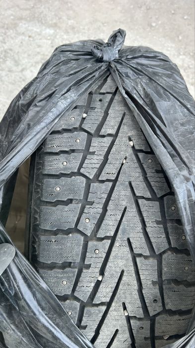 Продам комплект дисков с шинами на R17