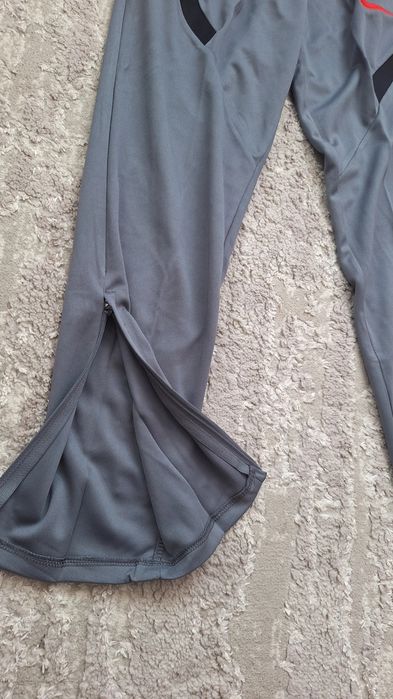 Compleu psg cu eticheta