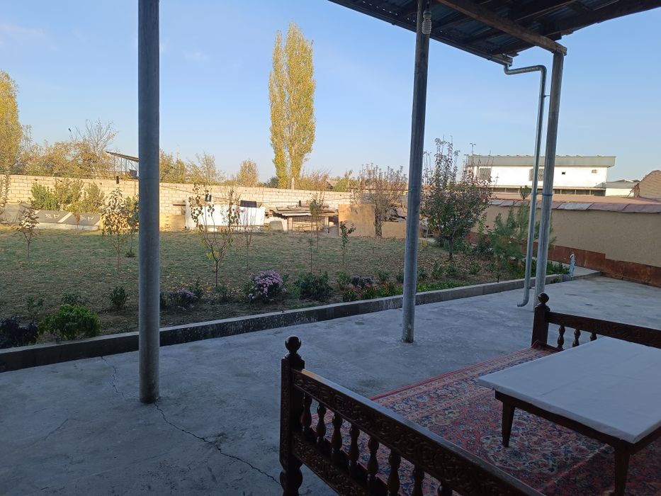 Ташгрес продаётся участок ховли 8 соток земли 6 комнат 3 комнаты жилые