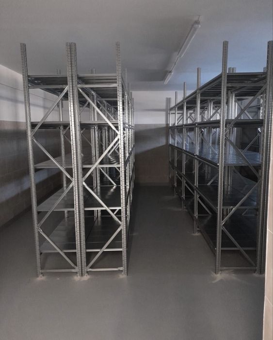 Rafturi metalice pentru arhiva