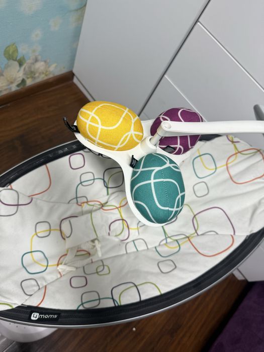 Продам кресло-качалку 4 moms.