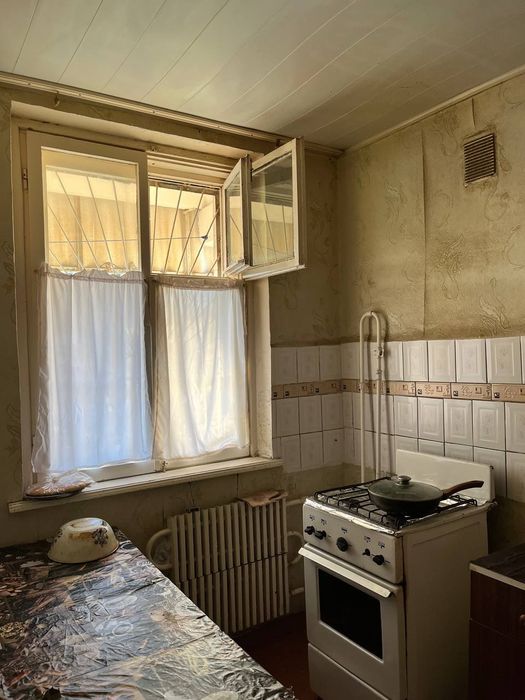 Zarafshon shahar 11 kichik tumani 37-uy 2 xonalik xonadon sotiladi