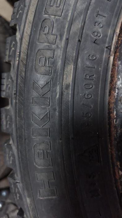 Продам зимние шины 195/60/16