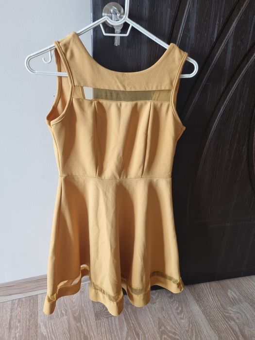 Запазени цветни рокли