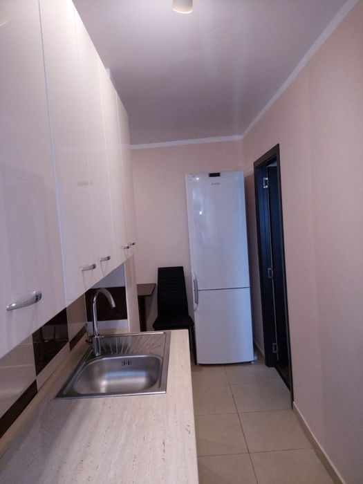 Închiriez garsoniera