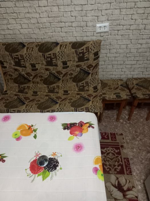Продам кухонный уголок 15000т