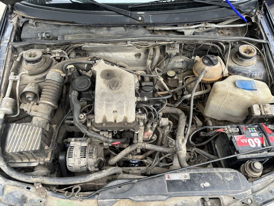 Фолксваген Пасат 1.6 само на бензин. Само на части.