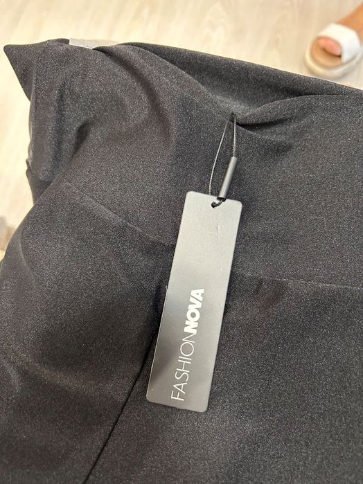 Черен лъскав клин