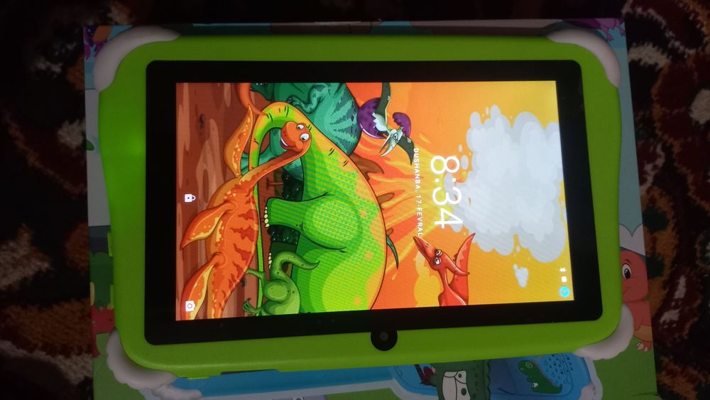 Planshet A02 zaryatnik va naushnik ham qushib beriladi