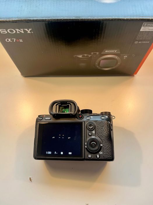 Фотоапарат - Sony A7R III A