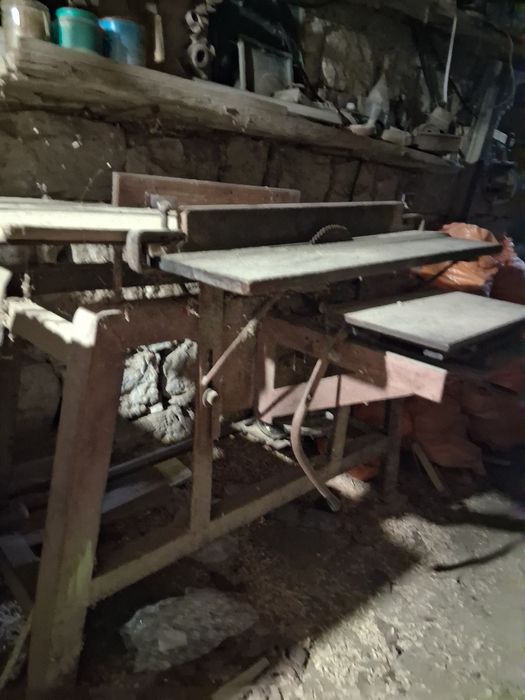 Продавам абрихт в отлично състояние.