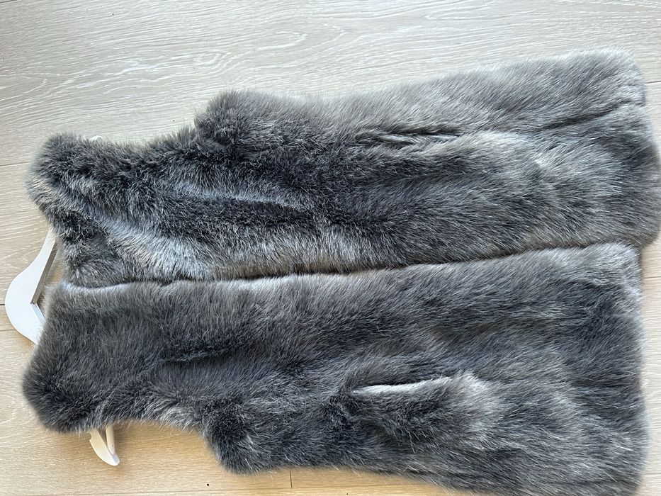 Vesta gri din blana moale, cu interior din lana