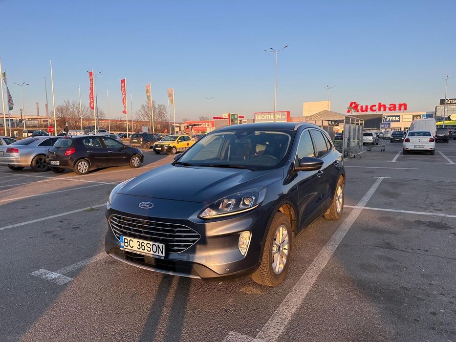 Vând Ford Kuga 5 usi Titanium 2.5 Duratec FHEV 190 CP AT AWD