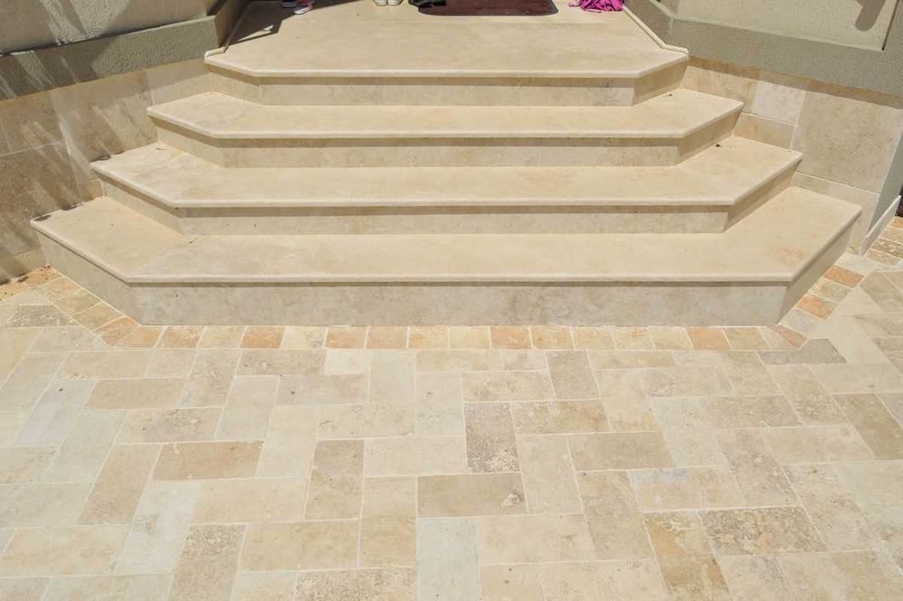 Debitare și montaj trepte, glafuri și blaturi din marmură, granit trav