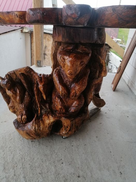 Masa din lemn artizanal