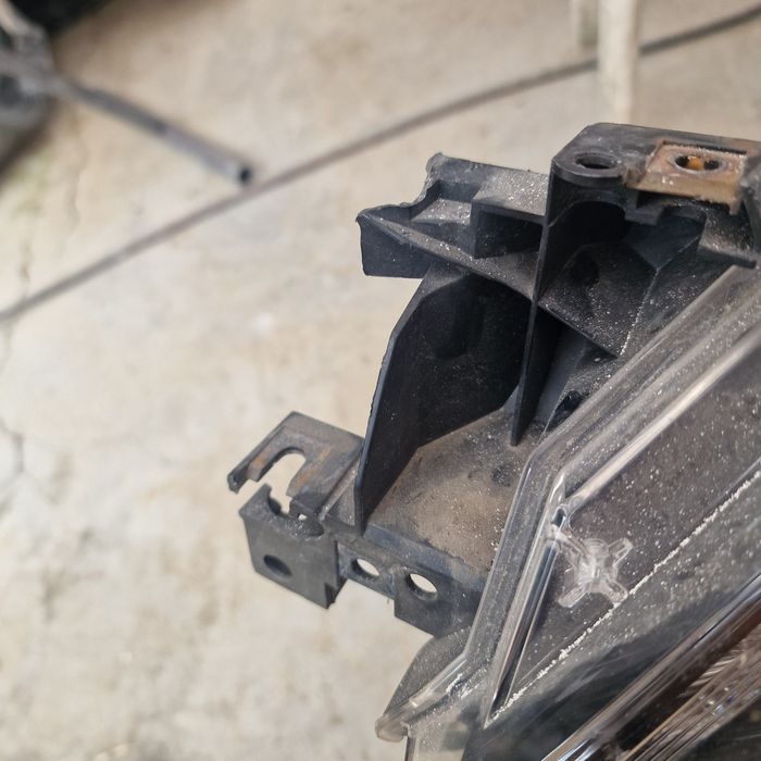 Mazda 6  2009 ляв и десен фар