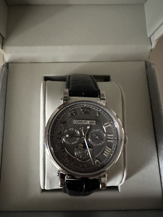 Продам б/у наручные часы марки Cerruti