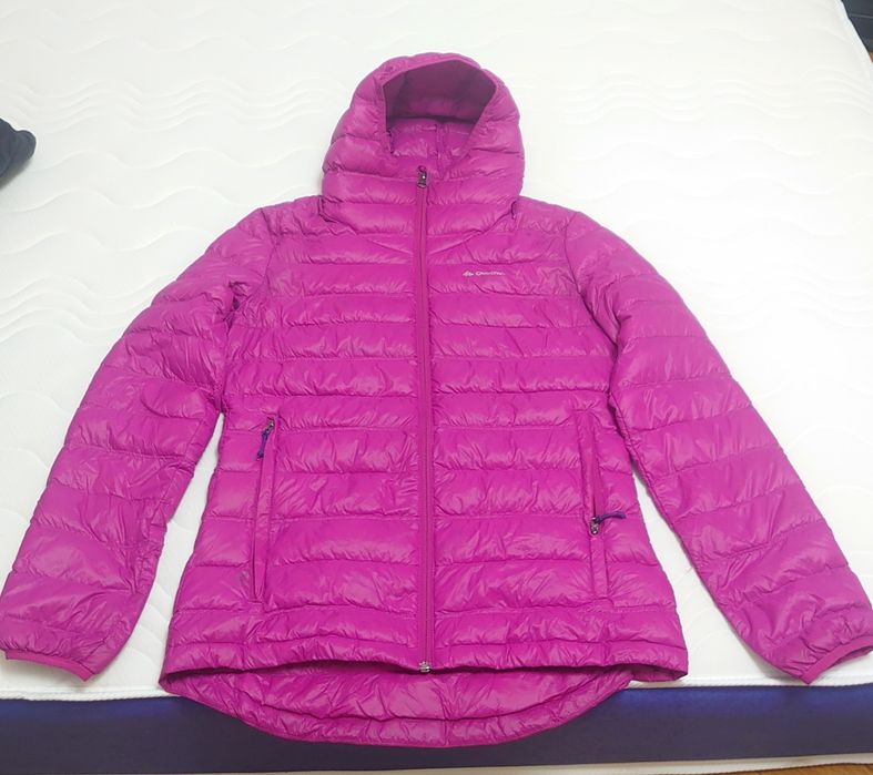 Vând geacă de puf mărimea Xs,dar merge la un S.