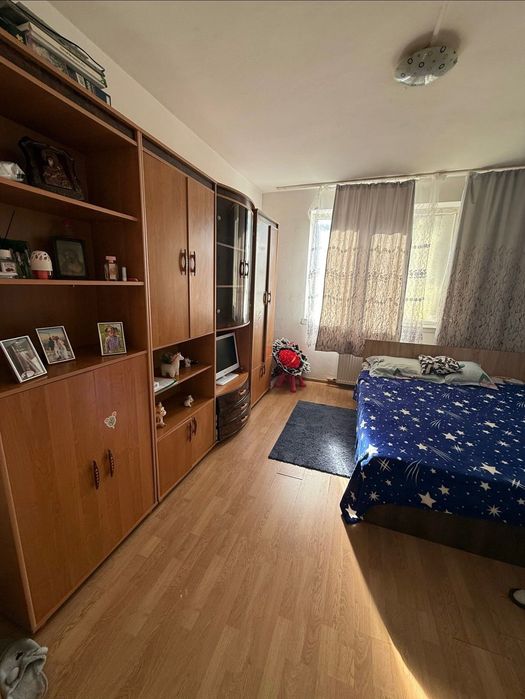 Închiriez garsonieră zona facultății de Administrație Publică