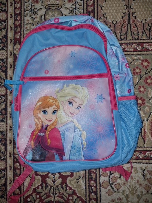 Ghiozdan Ana si Elsa, 3 buzunare cu fermoar, suport pentru apa