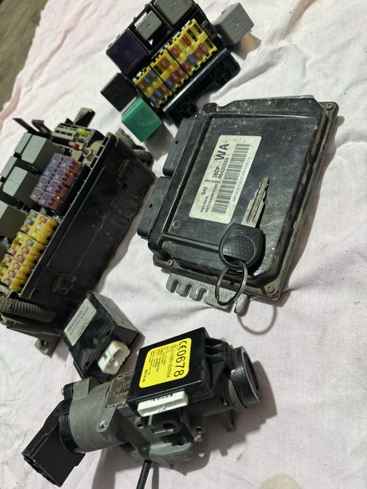 Kit pornire chevrolet aveo 2003-2008 ecu contact panouri rele 96435559