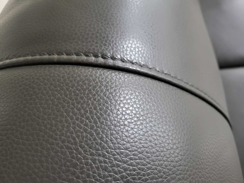 Сив кожен диван двойка с електрически релаксиращ механизъм