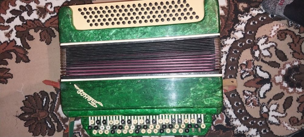 Продам баян требует небольшой ремонт